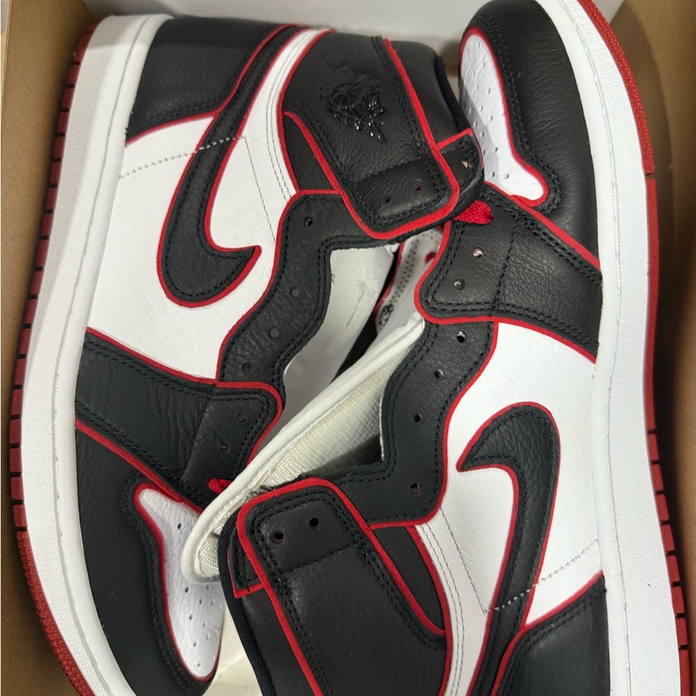 Jordan 1 Retro High
Bloodline